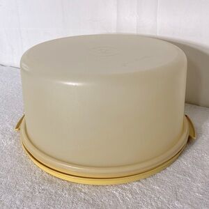 Vintage Tupperware Round Harvest Gold Cake Carrier Cake Taker Cake Keeper